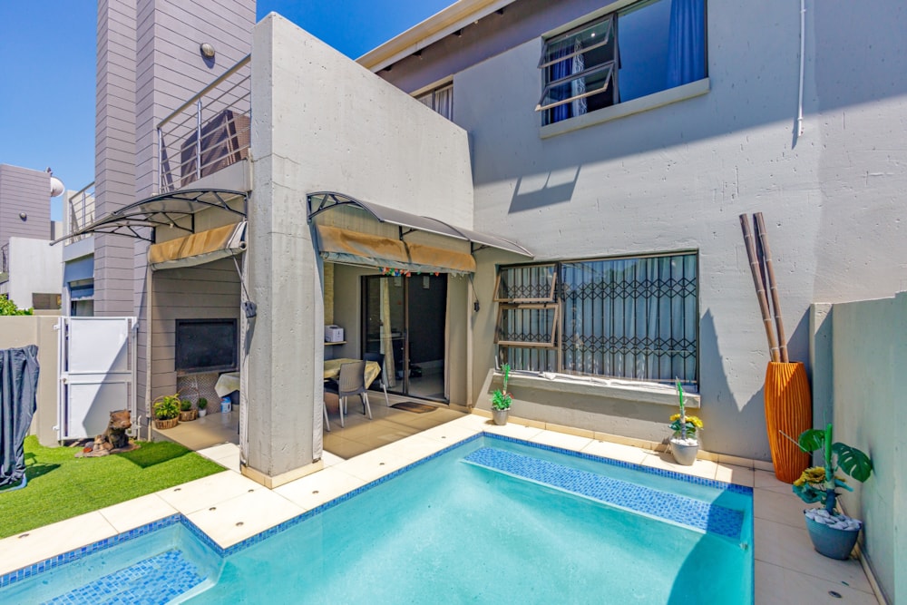 Townhouse for sale in Bedfordview - BED1675686