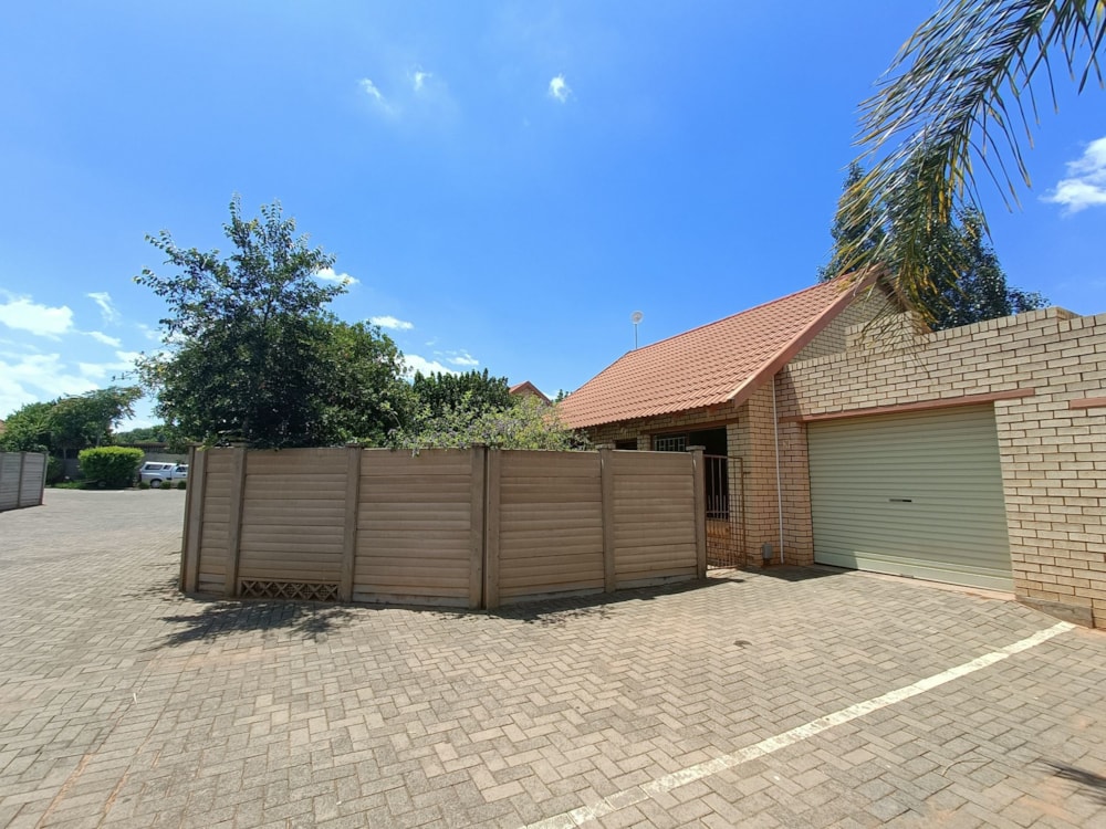 Townhouse to rent in Langenhovenpark - 1BX1734084 Townhouse to rent in Langenhovenpark - 1BX1734084