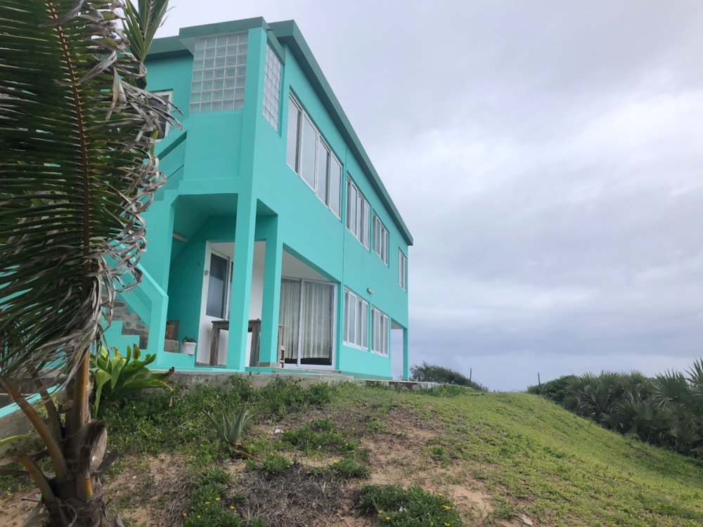 Beachfront villa for sale in Praia do Tofo, Mozambique - 3MQ1553603