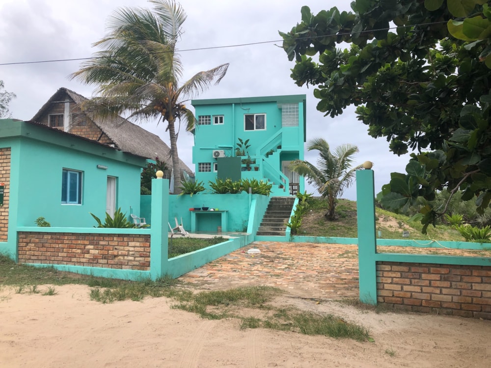Beachfront villa for sale in Praia do Tofo, Mozambique - 3MQ1553603