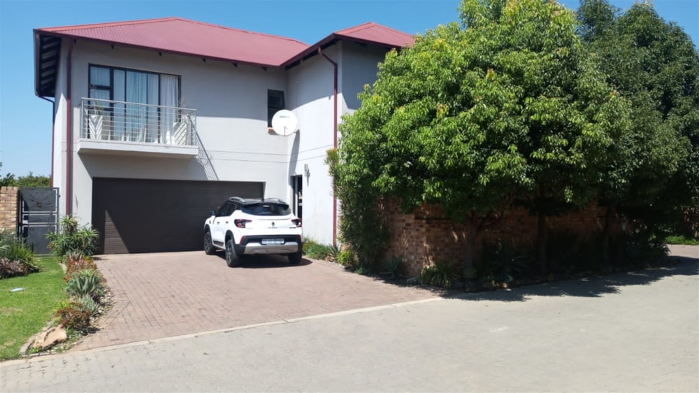 Double-storey house let in Broadacres - FYL1688453 Double-storey house let in Broadacres - FYL1688453