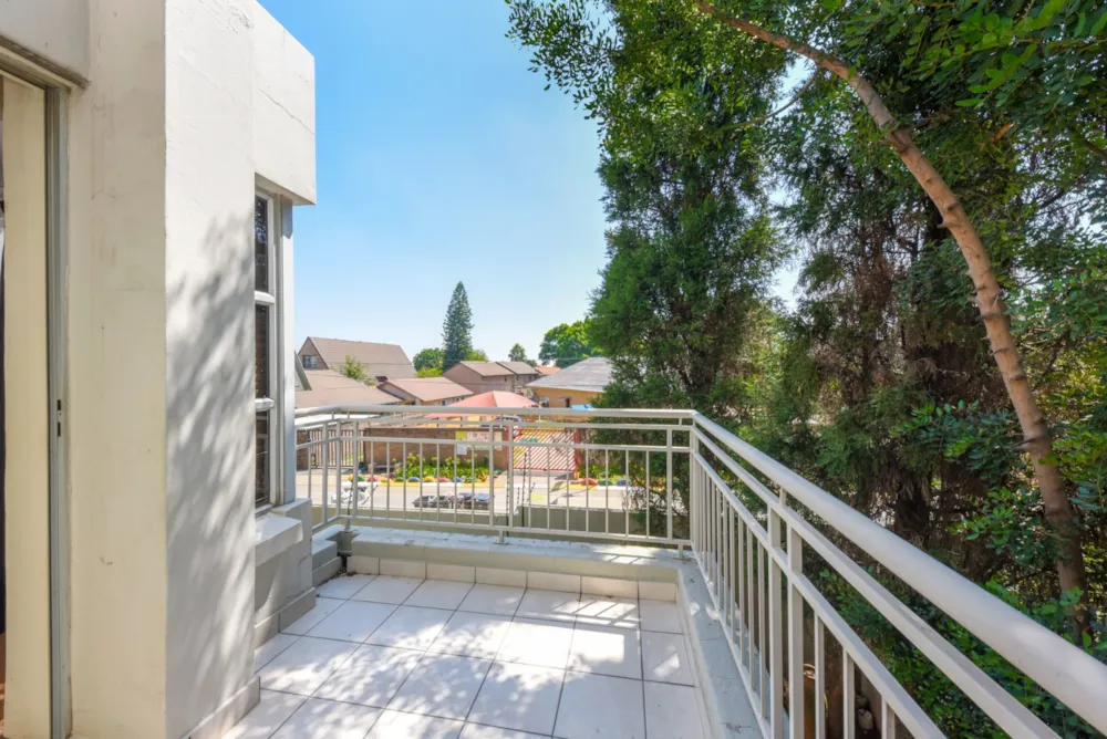 Townhouse sold in North Riding - FW1715357