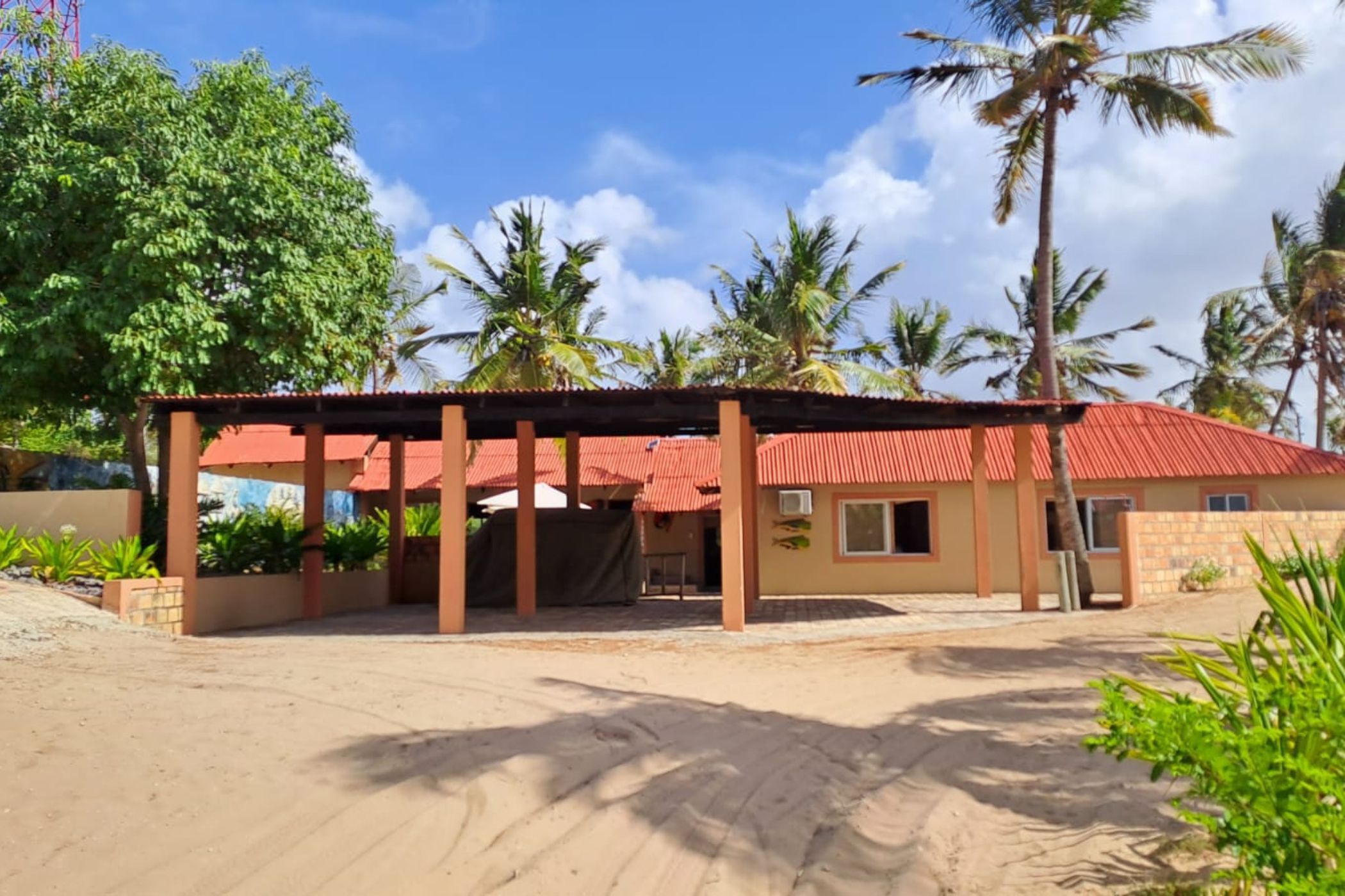 Beachfront villa for sale in Praia da Barra, Mozambique - 3MQ1599708