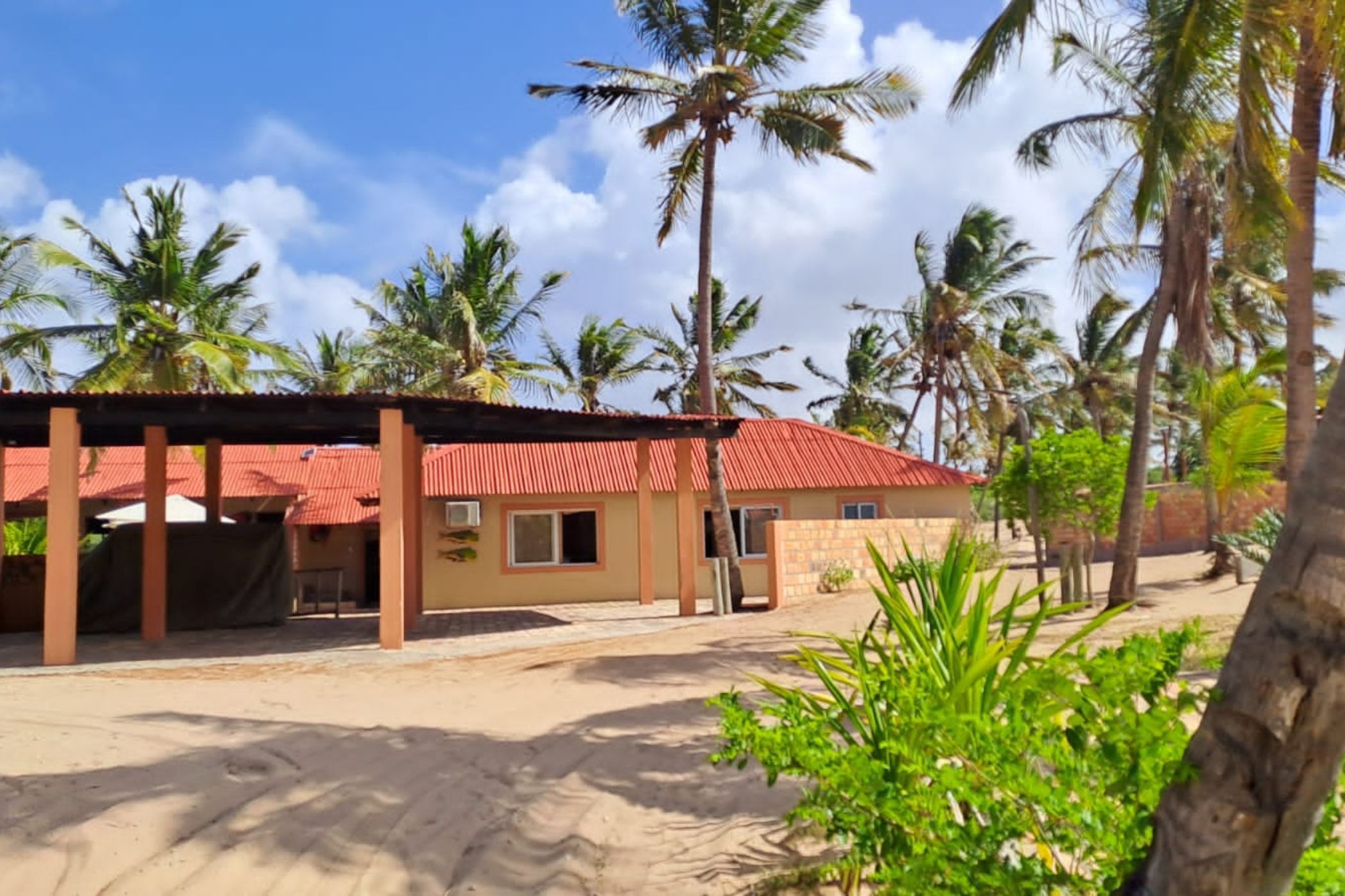 Beachfront villa for sale in Praia da Barra, Mozambique - 3MQ1599708