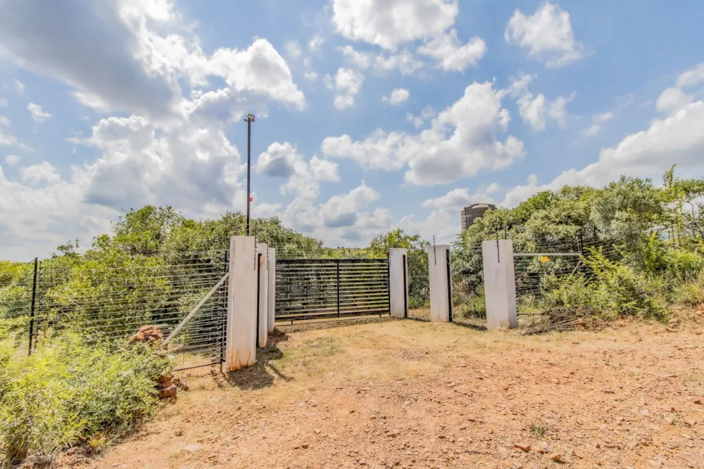 Mixed use farm for sale in Broederstroom - 1HR1600102