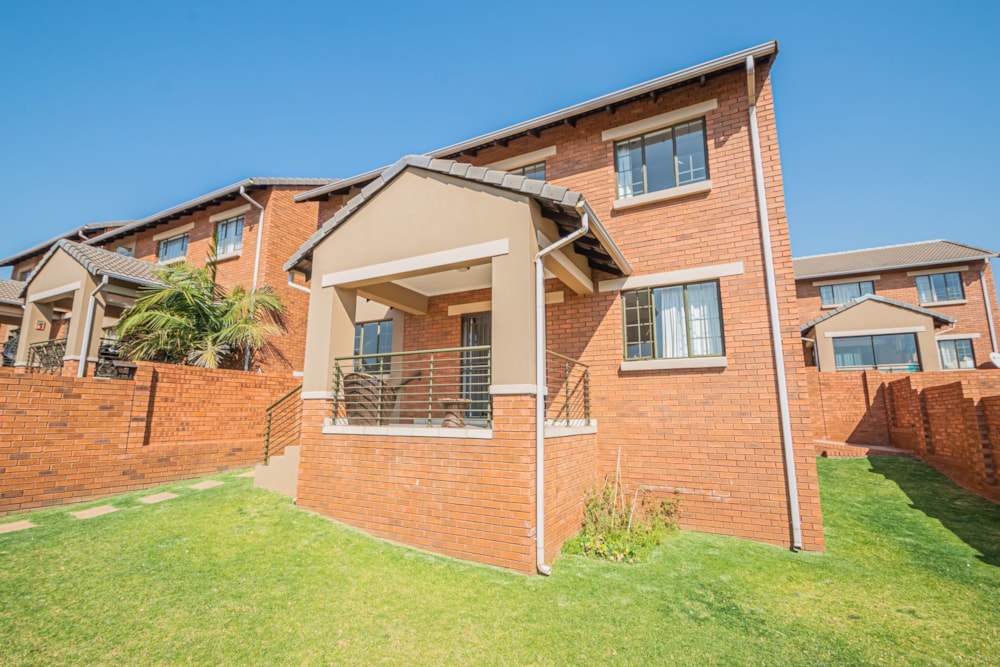 Double-storey house to rent in Mooikloof Ridge - PTL1720490 Double-storey house to rent in Mooikloof Ridge - PTL1720490