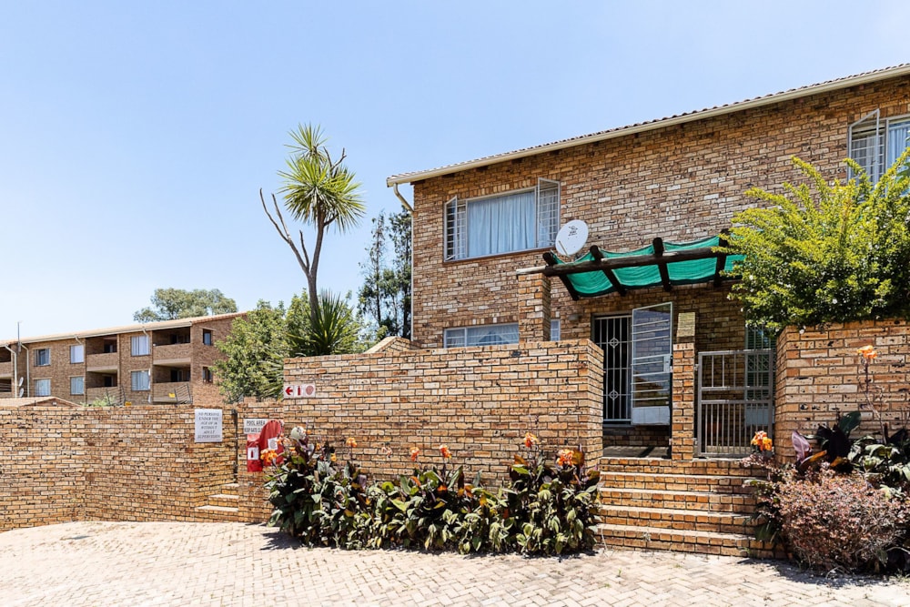 Townhouse for sale in Sundowner - RAN1599133