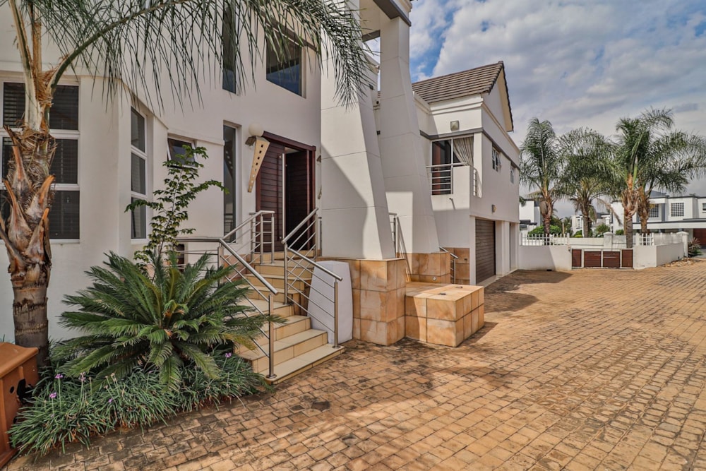 Security complex home sold in New Redruth - 1AB1598051 Security complex home sold in New Redruth - 1AB1598051