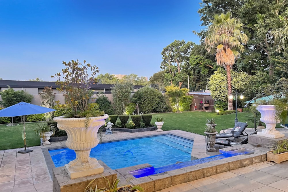 Double-storey house for sale in Sandhurst - HP1677045