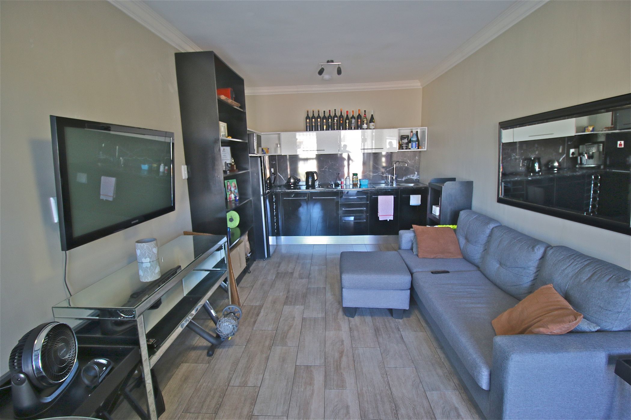 Bachelor apartment let in Plattekloof Glen - 1PLA1691117