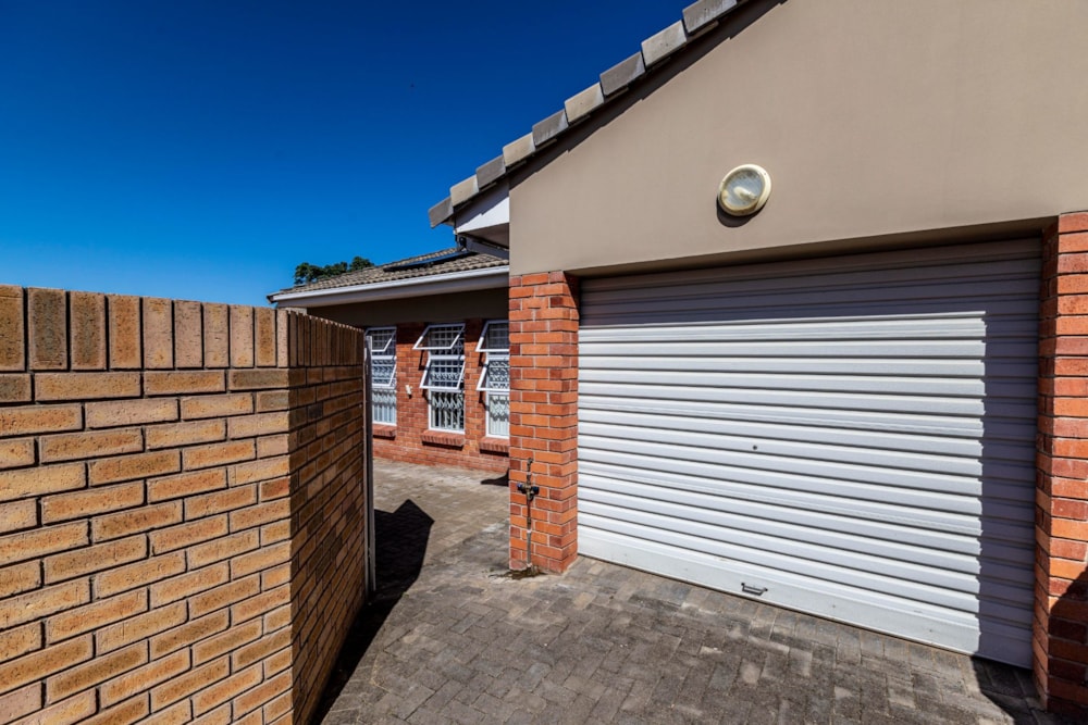 Townhouse for sale in Beacon Bay - 1ET1604092 Townhouse for sale in Beacon Bay - 1ET1604092