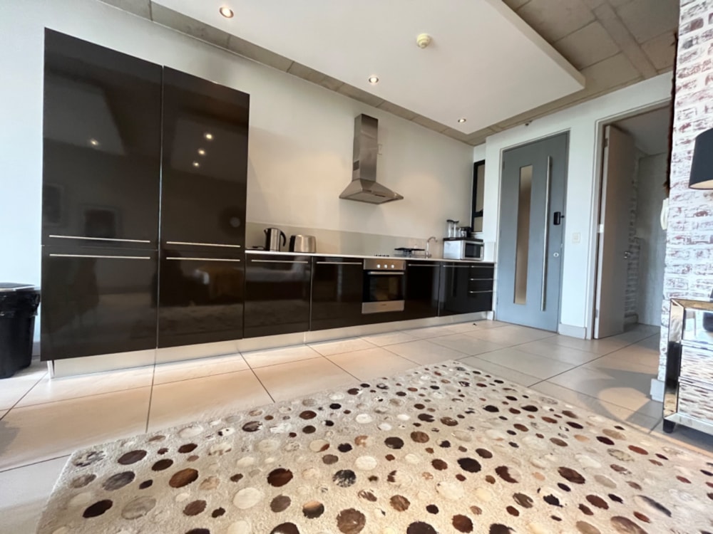 Apartment sold in Melrose Arch - HP1719415