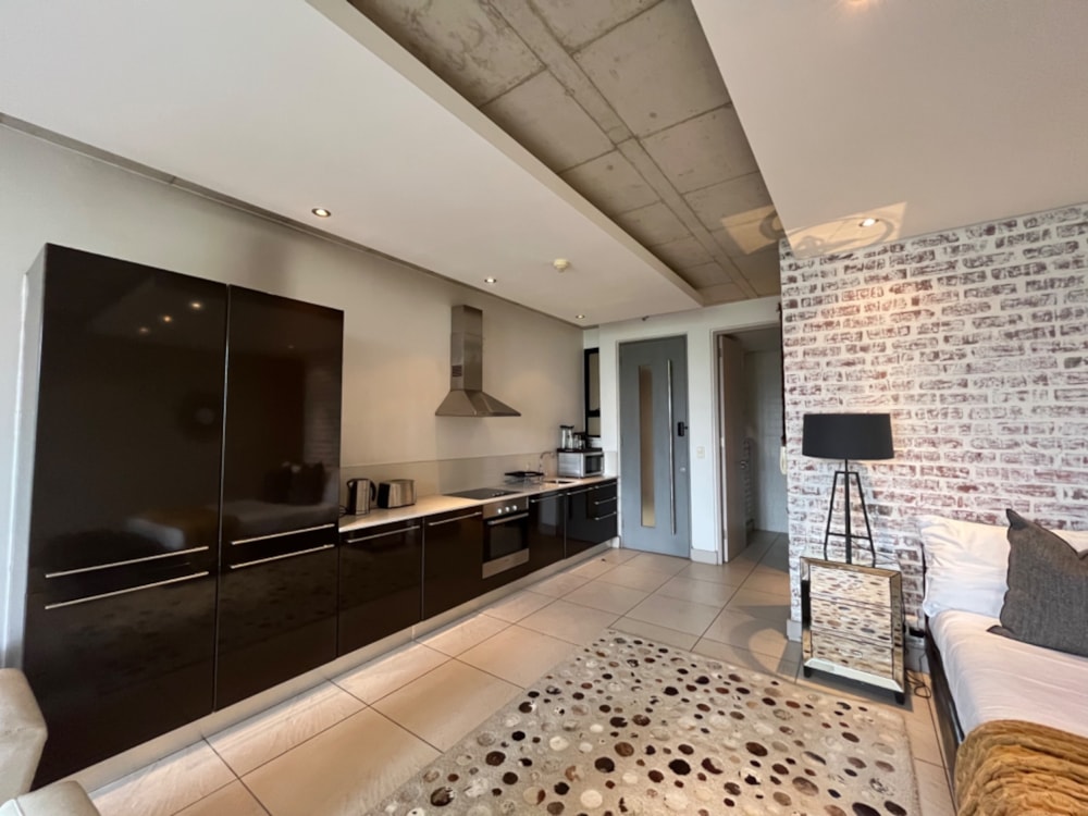 Apartment sold in Melrose Arch - HP1719415