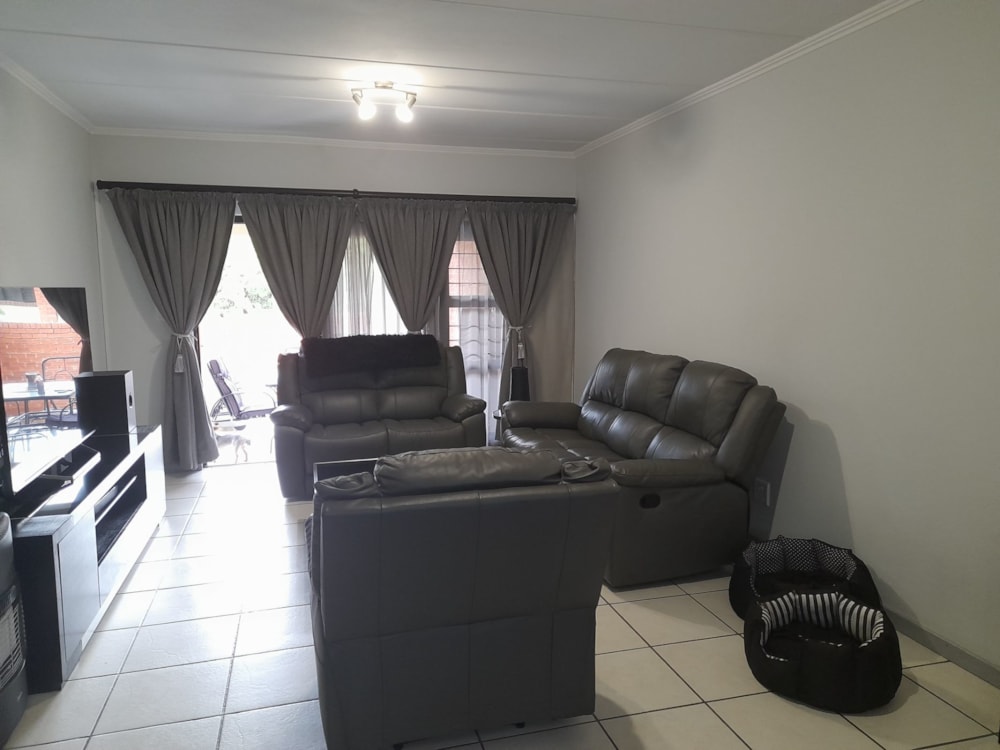 Garden apartment let in Douglasdale - FYL1692604 Garden apartment let in Douglasdale - FYL1692604