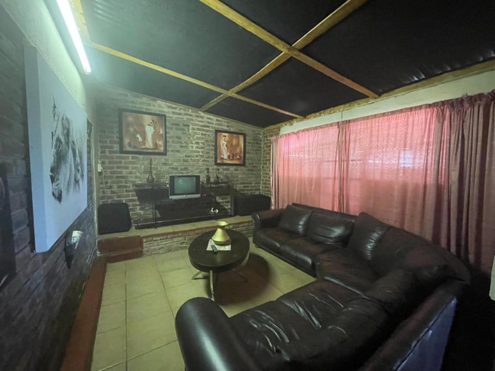 Residential complex for sale in Machadodorp, Mpumalanga - 1DS1600381 Residential complex for sale in Machadodorp, Mpumalanga - 1DS1600381