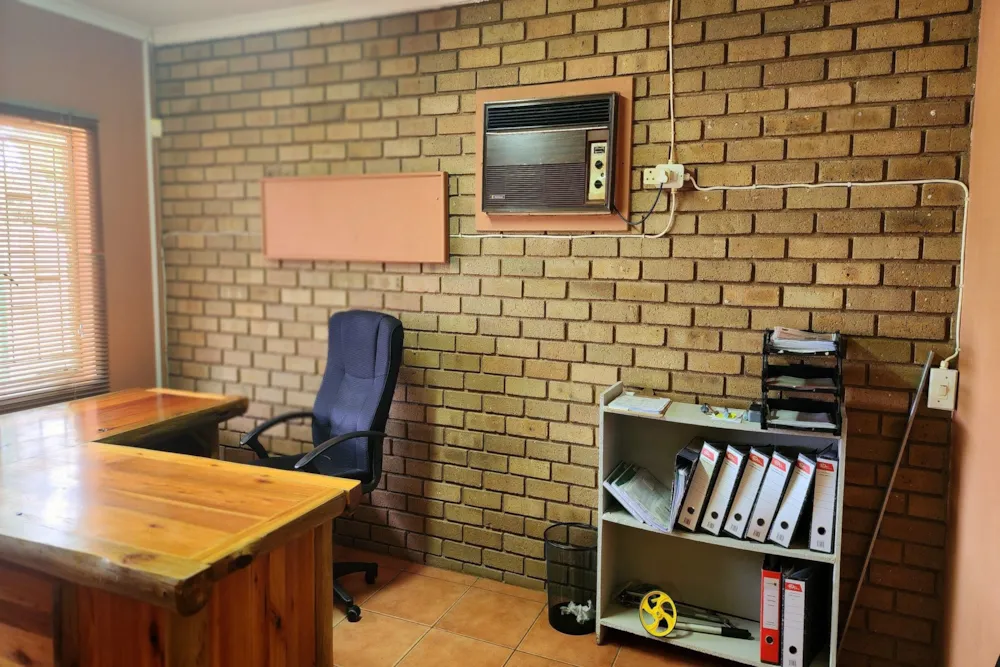Commercial industrial property to rent in Ellisras (Lephalale) - 1ER1734346