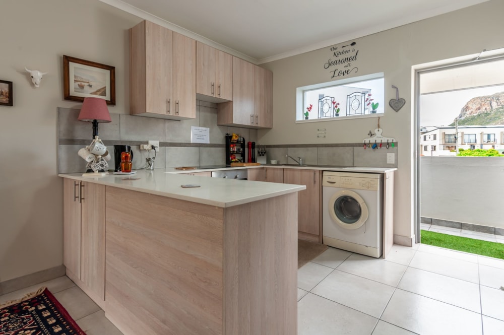 Apartment sold in Fish Hoek - FH1695067 Apartment sold in Fish Hoek - FH1695067