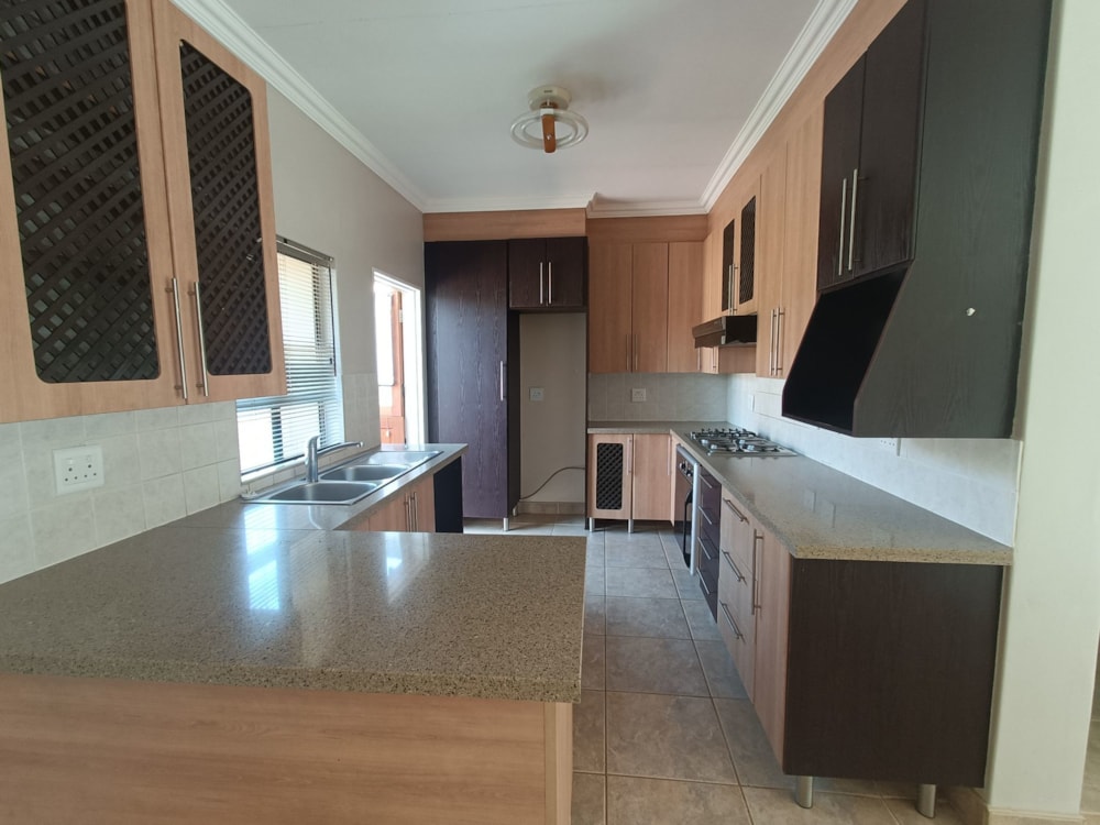 Townhouse let in Woodland Hills - 1BX1706237 Townhouse let in Woodland Hills - 1BX1706237