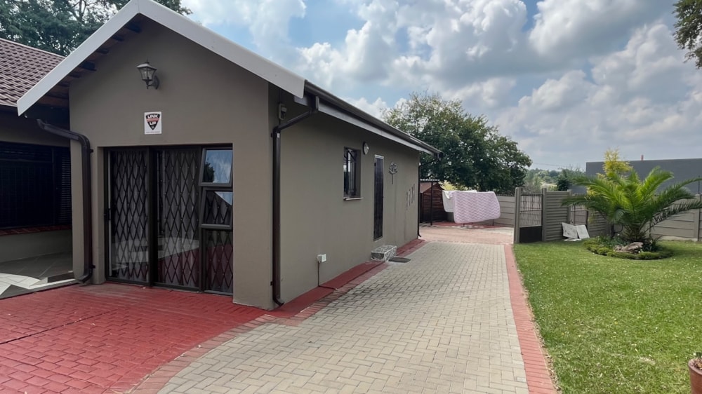 House let in Pioneer Park - 1NW1682029