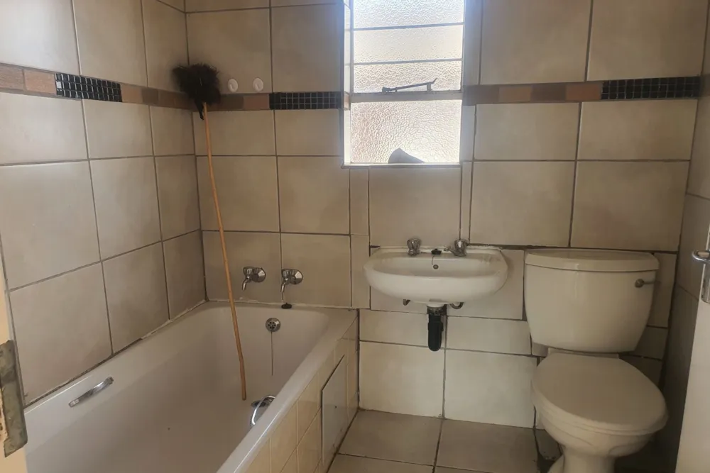 House let in Roodepan - 1KJ1738083 House let in Roodepan - 1KJ1738083