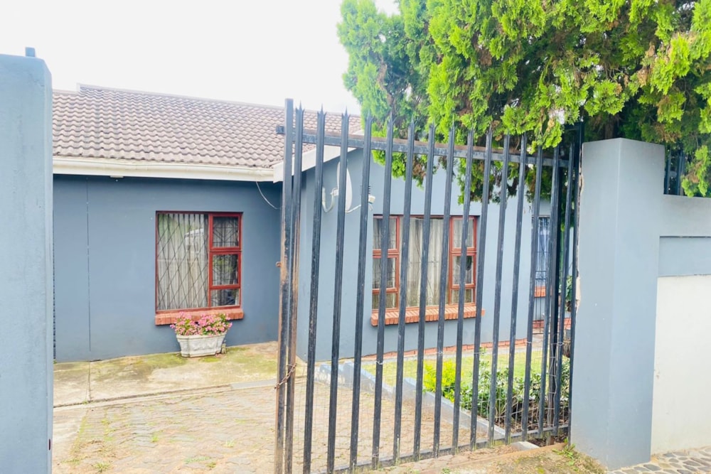House let in Southernwood, Mthatha - 1MH1688556 House let in Southernwood, Mthatha - 1MH1688556