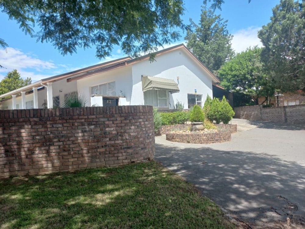 House for sale in Cradock - 1KK1705099 House for sale in Cradock - 1KK1705099