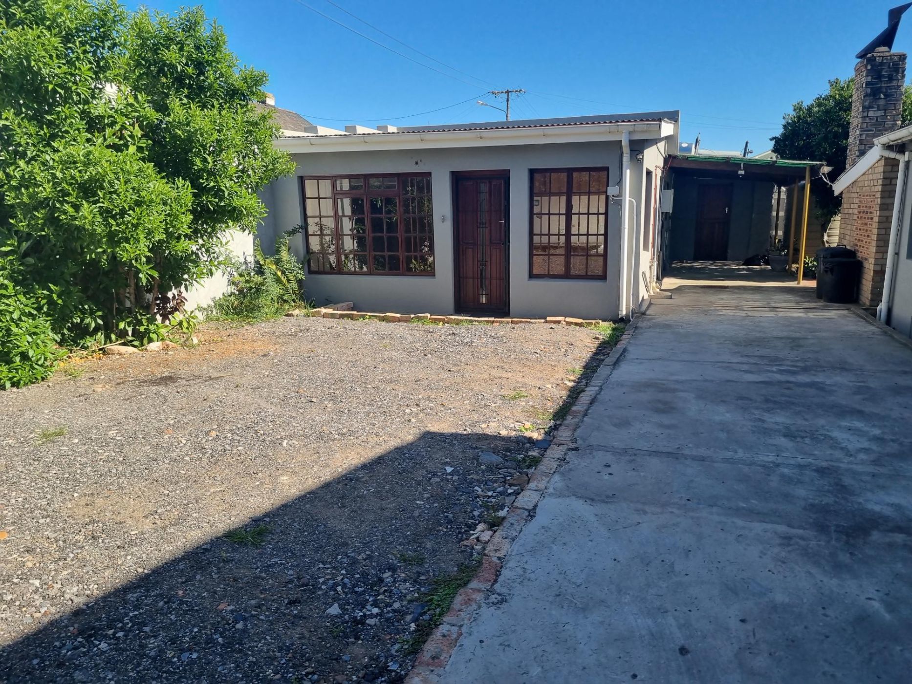 Bachelor apartment to rent in Sunnyside, Grahamstown, Makhanda - 1GC1710559