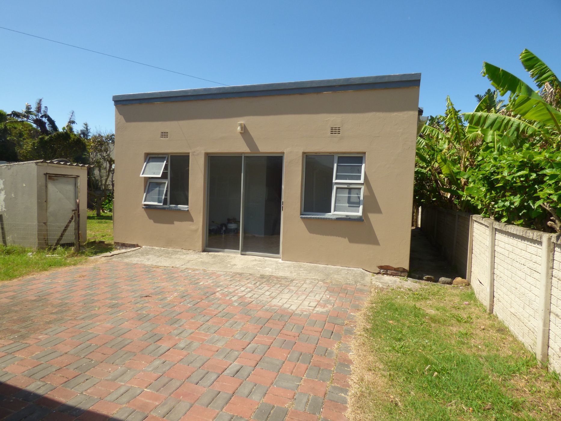 Garden apartment to rent in Gonubie - 1EZ1742549