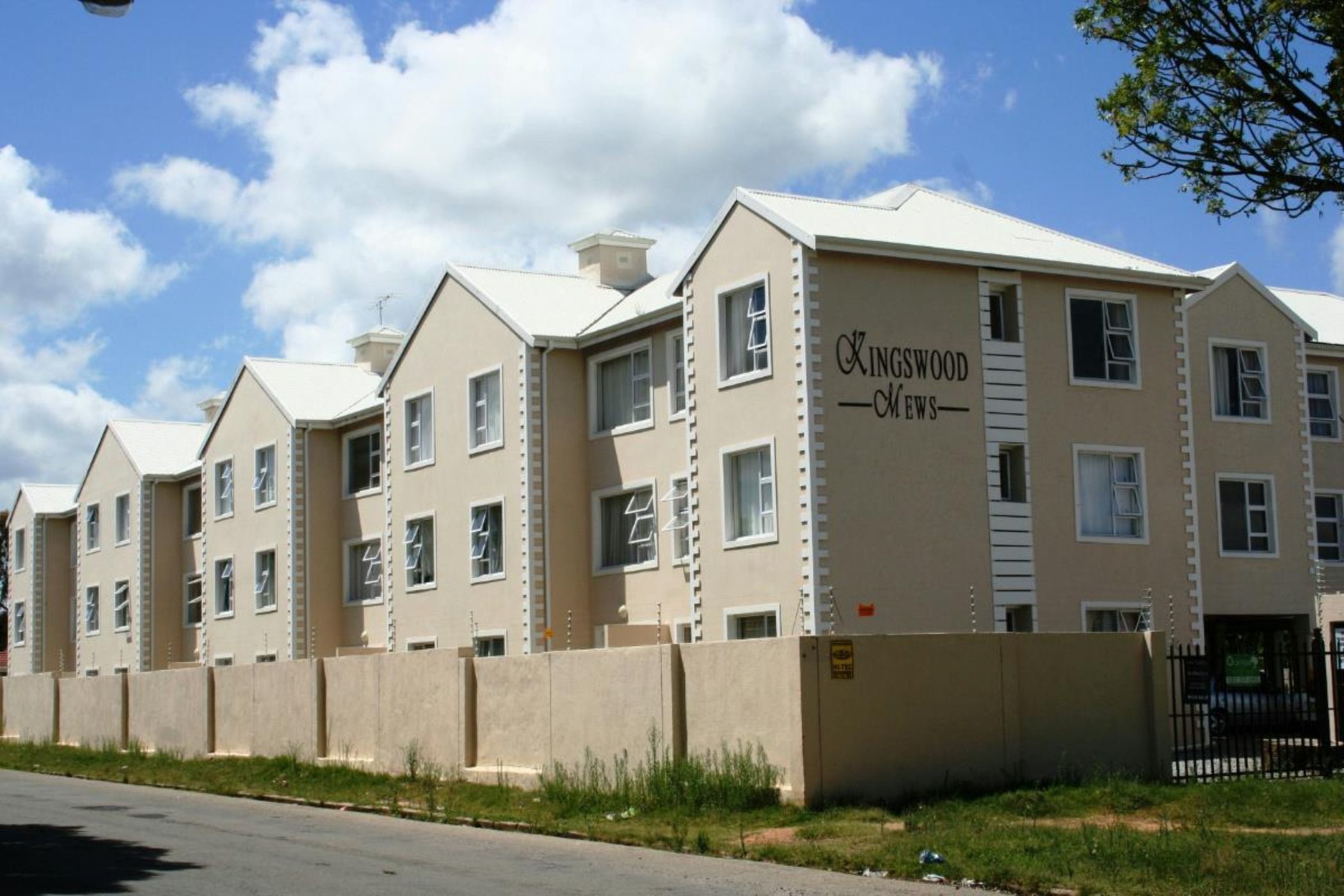 Apartment let in Kingswood - 1GC1668533