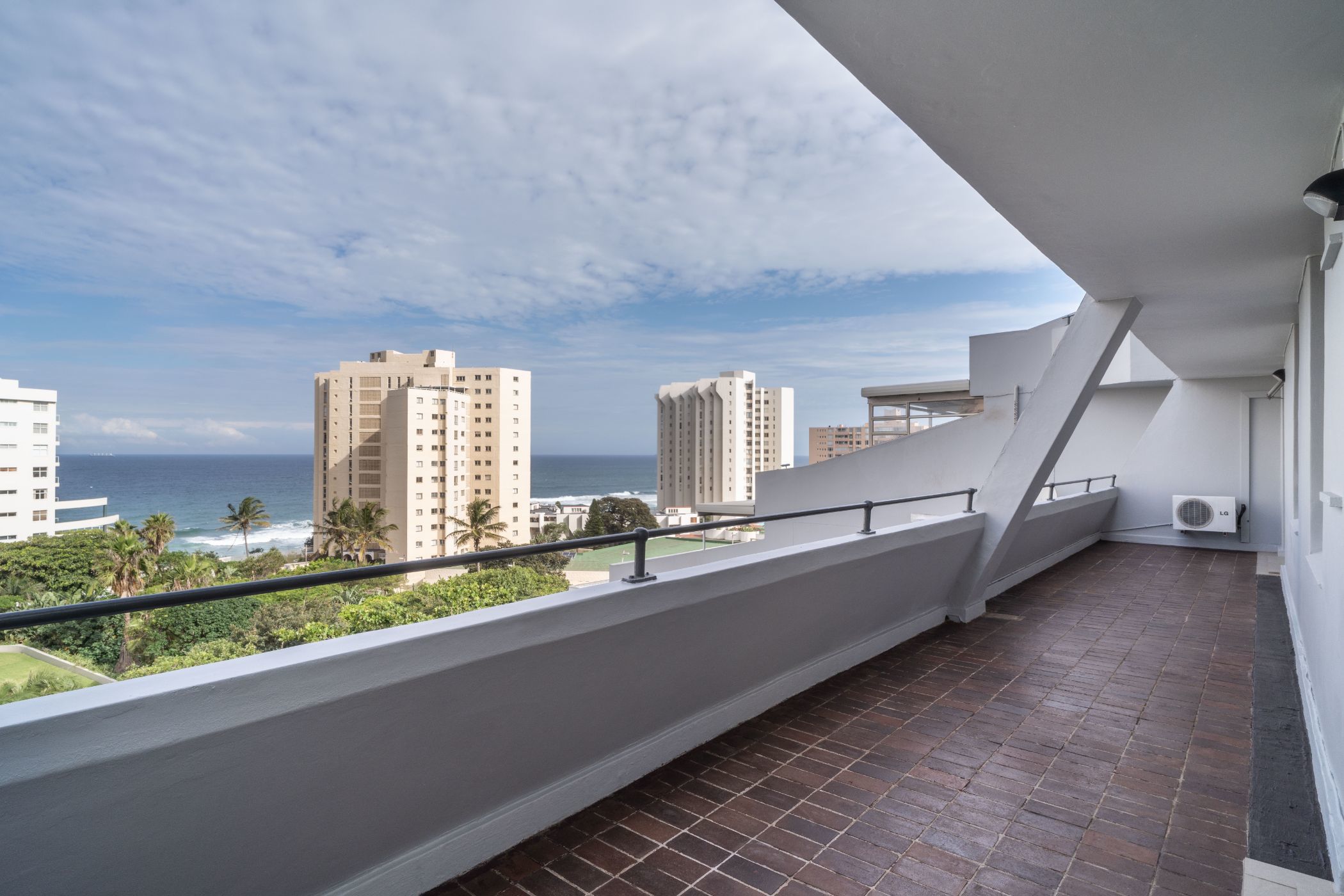 Apartment for sale in uMhlanga Rocks - 1ND1682391