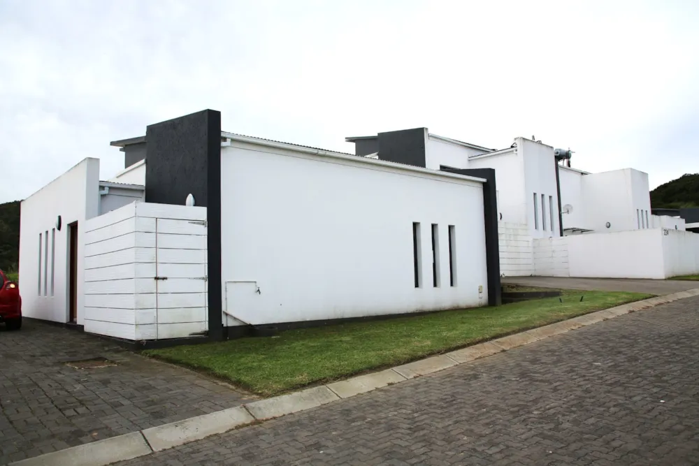 Townhouse for sale in Nahoon Valley Park - 1ET1610485 Townhouse for sale in Nahoon Valley Park - 1ET1610485