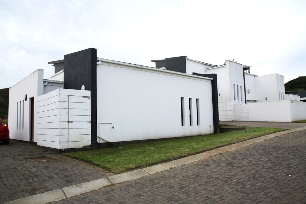 Townhouse for sale in Nahoon Valley Park - 1ET1610485 Townhouse for sale in Nahoon Valley Park - 1ET1610485