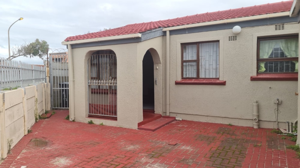 House for sale in Rocklands, Mitchells Plain - 1MN1686716