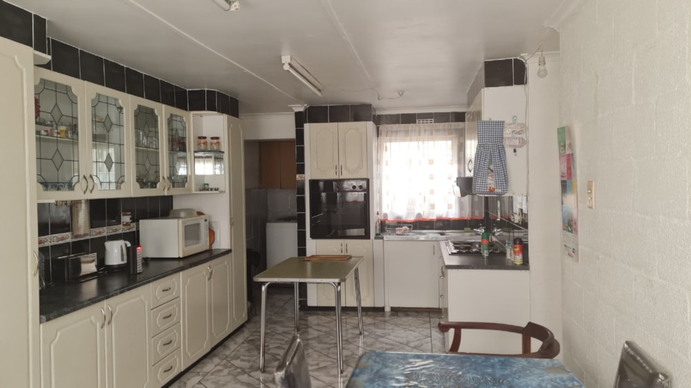 House for sale in Rocklands, Mitchells Plain - 1MN1686716