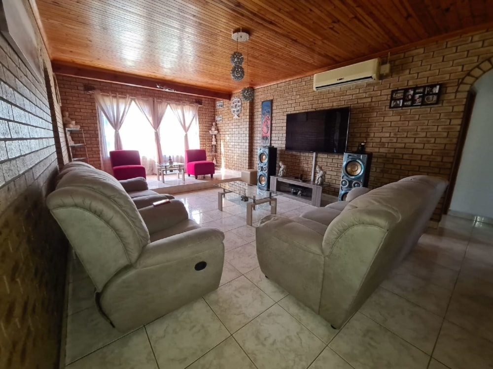 House for sale in Brackenham - 1RY1609496