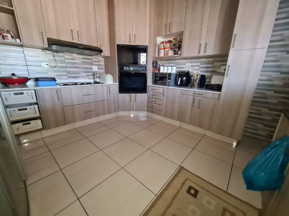 House for sale in Brackenham - 1RY1609496