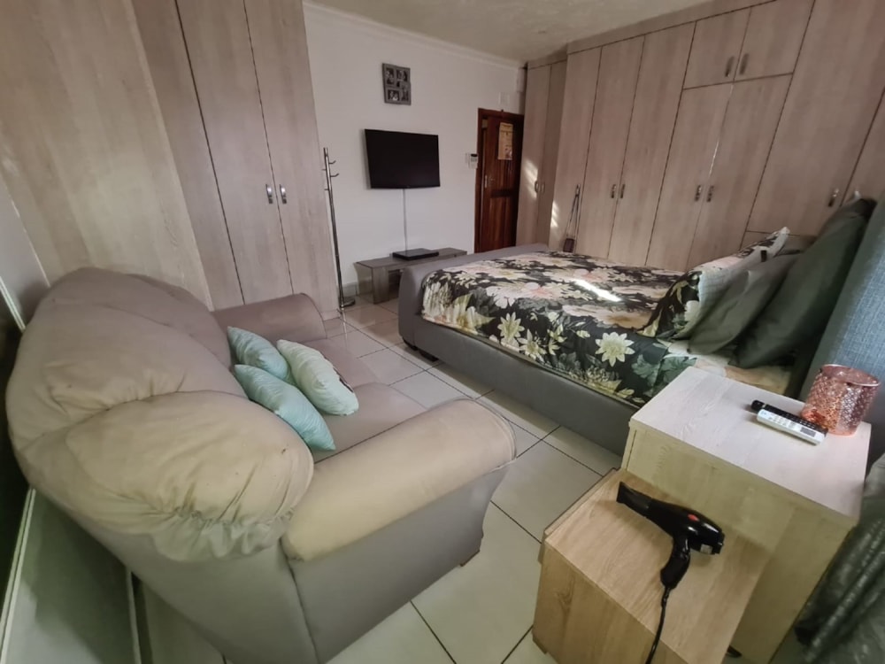 House for sale in Brackenham - 1RY1609496