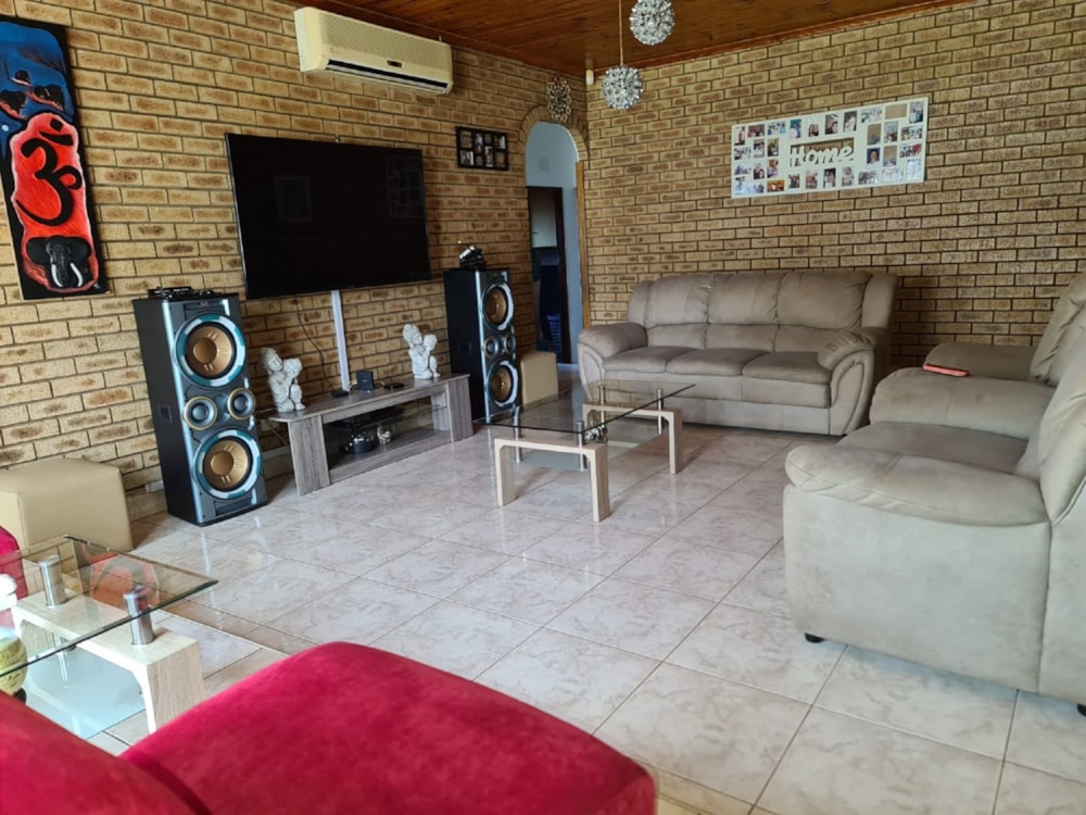 House for sale in Brackenham - 1RY1609496