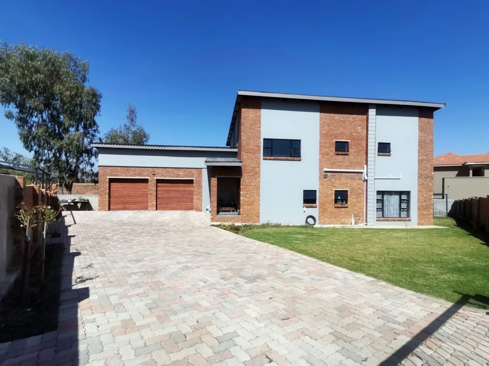 Double-storey house sold in Lydenburg (Mashishing) - 1LY1611778 Double-storey house sold in Lydenburg (Mashishing) - 1LY1611778