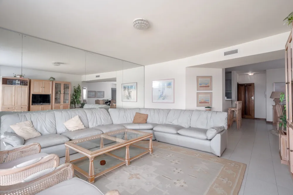 Apartment for sale in North Beach Durban - 1DA1610329 Apartment for sale in North Beach Durban - 1DA1610329