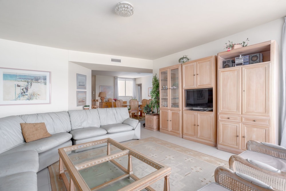 Apartment for sale in North Beach Durban - 1DA1610329 Apartment for sale in North Beach Durban - 1DA1610329