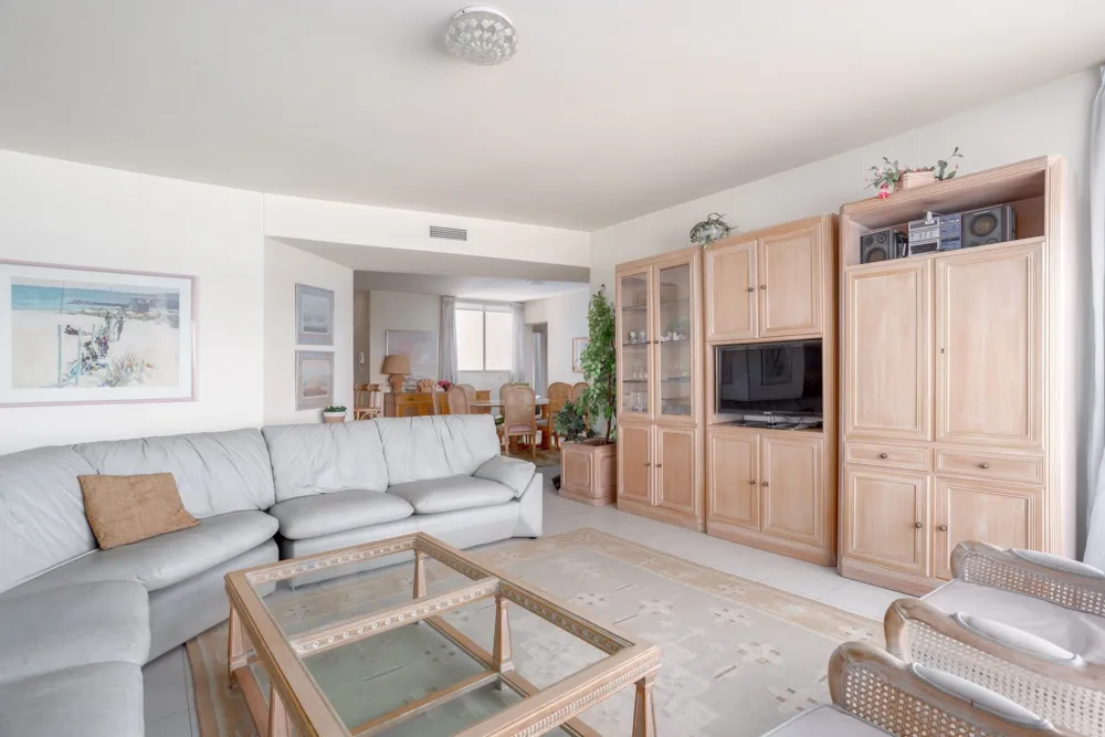 Apartment for sale in North Beach Durban - 1DA1610329 Apartment for sale in North Beach Durban - 1DA1610329
