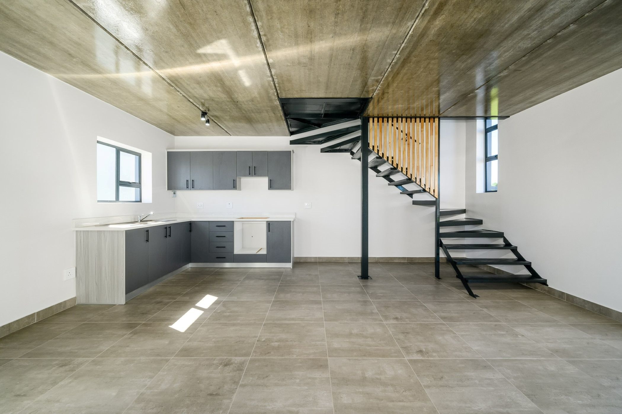 Double-storey house for sale in Rowallan Park - 1PLZ1608860