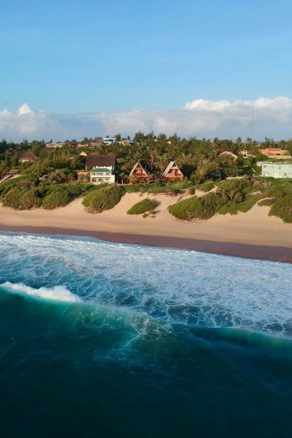 Beachfront villa for sale in Praia do Tofo, Mozambique - 3MQ1609133