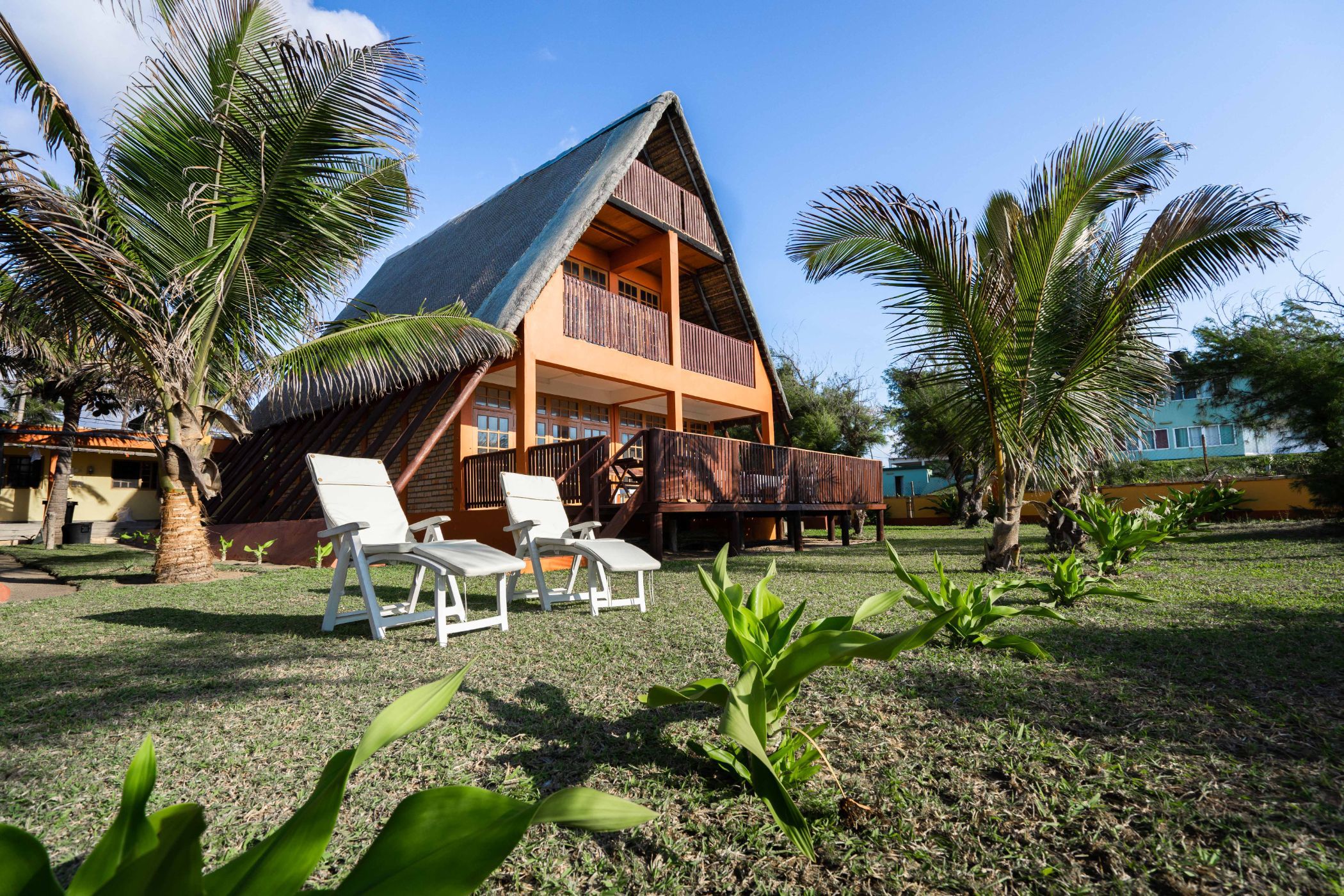 Beachfront villa for sale in Praia do Tofo, Mozambique - 3MQ1609133