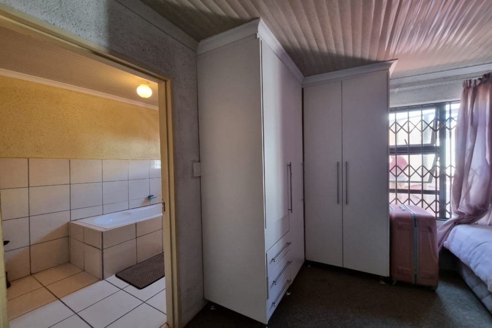 House for sale in Kingsview - 1WR1609509