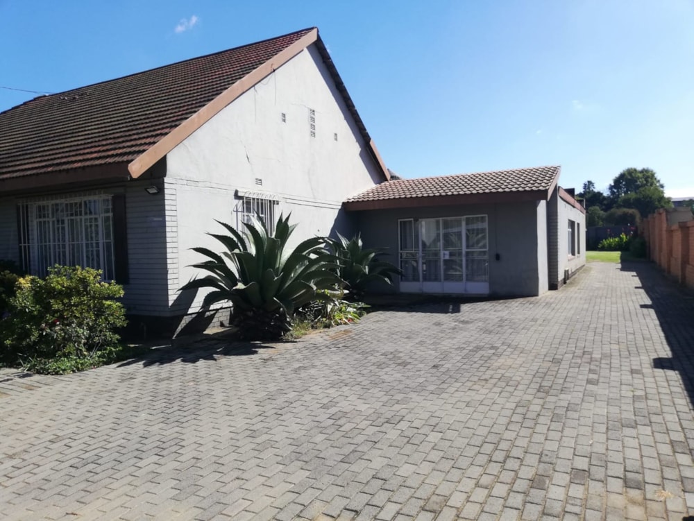 Commercial business for sale in Three Rivers North - 1VT1654546