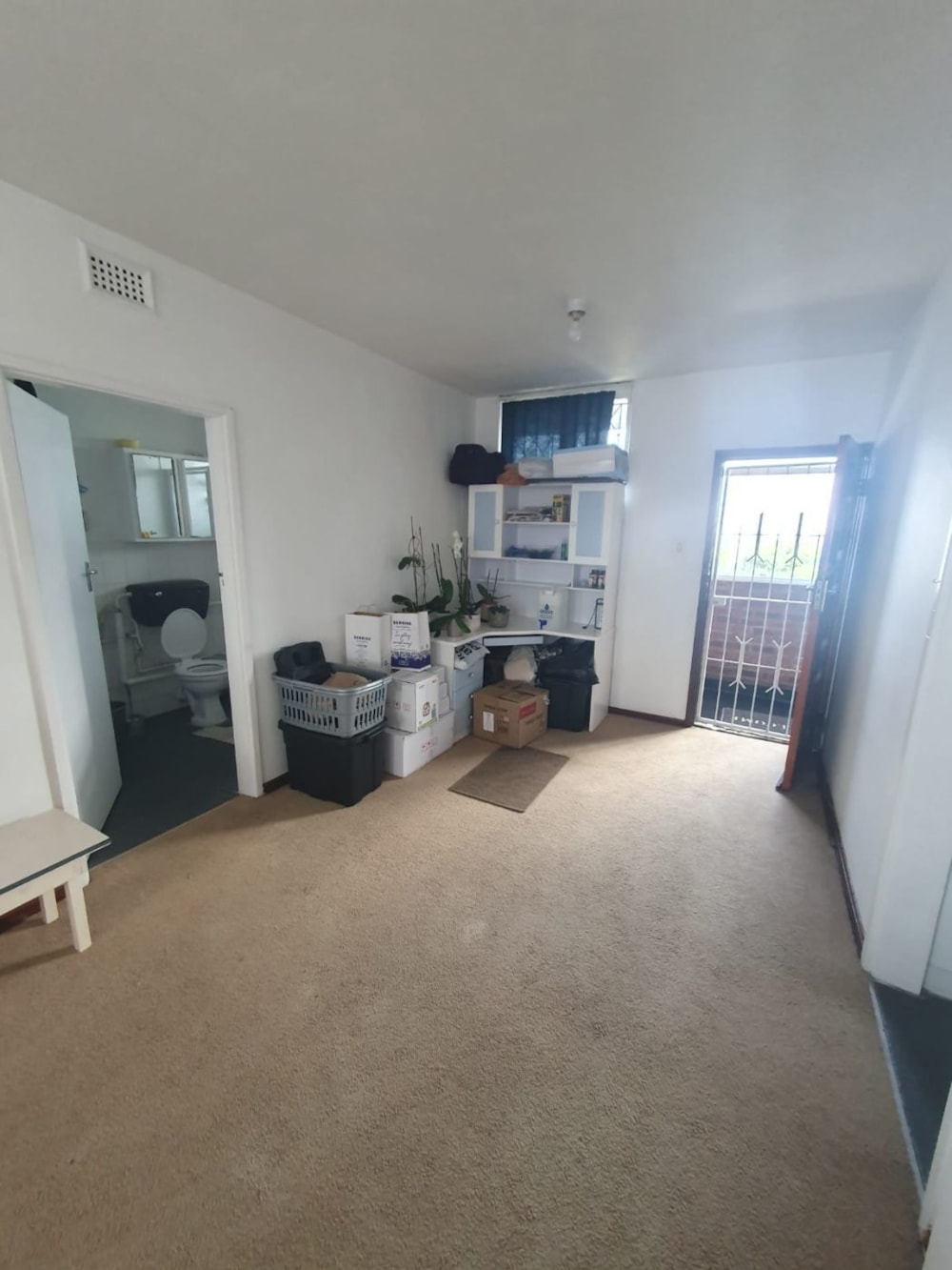 Studio apartment to rent in Amanzimtoti - 1WB1749463 Studio apartment to rent in Amanzimtoti - 1WB1749463