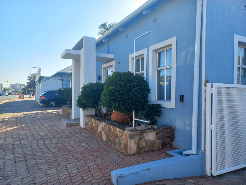 Commercial office for sale in Windhoek, Namibia - 3NM1611310