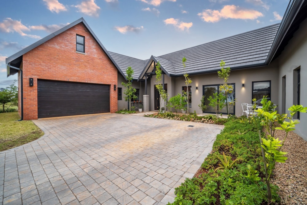 Golf estate house for sale in Cotswold Downs Estate - 1KF1611677 Golf estate house for sale in Cotswold Downs Estate - 1KF1611677